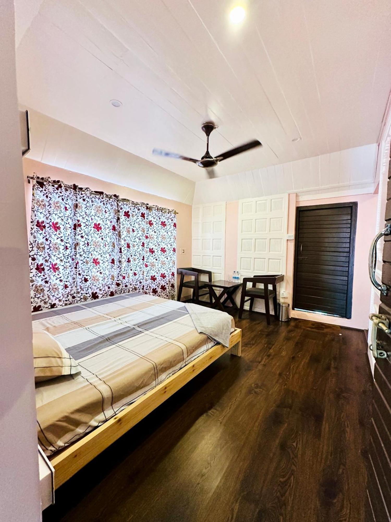 Hotel The Chinar Retreat Hut à Srīnagar Extérieur photo